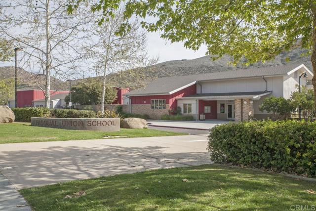 3385 Wild Oak Lane, Escondido CA: https://media.crmls.org/mediaz/5f4d4616-e9d5-4b0c-bf99-cfe5d1e6c17d.jpg
