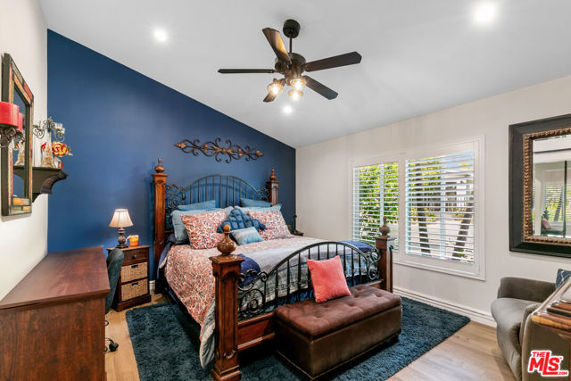 6789 Seawatch Lane, Malibu CA: https://media.crmls.org/mediaz/5f4da923-5faa-450c-b026-7fc40f0ed491.jpg