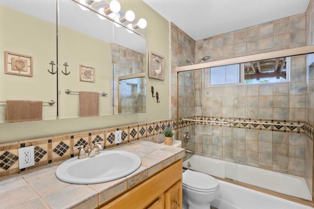 31619 21 Via Puerta Del Sol, Bonsall CA: https://media.crmls.org/mediaz/5f4de2eb-16e2-4521-ad00-1a8fca04d454.jpg