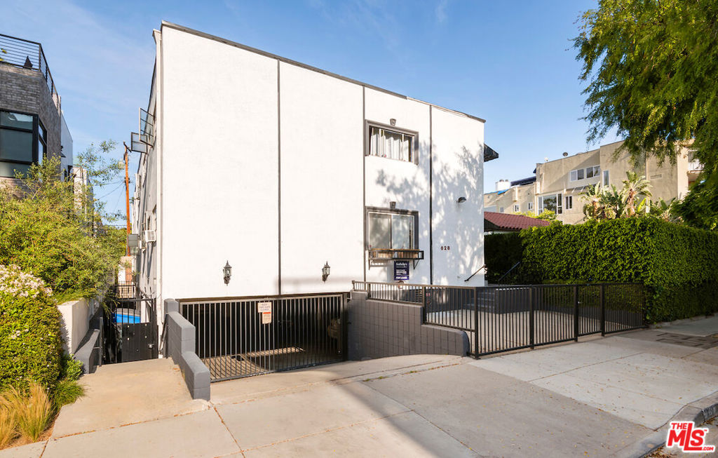 628 HUNTLEY Drive #1