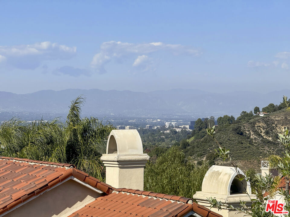 https://media.crmls.org/mediaz/5f4e5375-cc81-490c-9c0c-1f4f7dca9b70.jpg?preset=X-Large