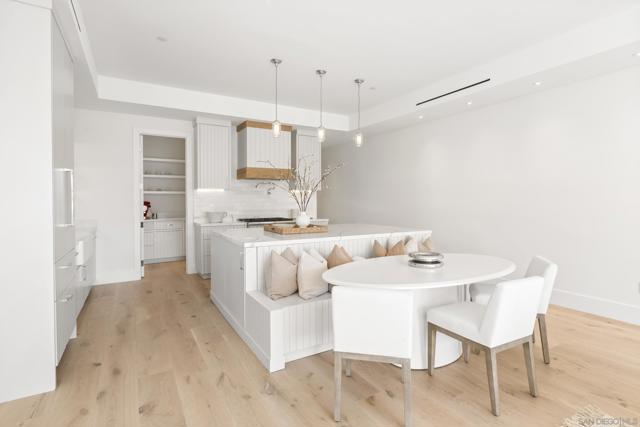 7216 FAY AVE, La Jolla CA: https://media.crmls.org/mediaz/5f4e5483-80b5-4d50-a445-3487e4fbeb2e.jpg