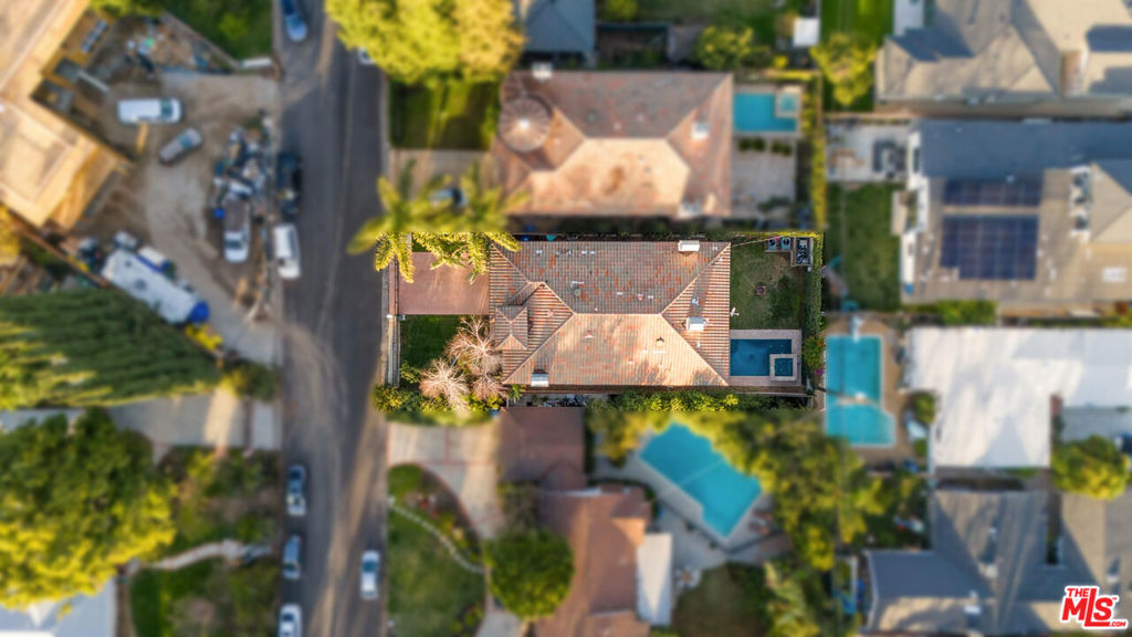 https://media.crmls.org/mediaz/5f4e6eb1-c309-47e3-81ed-bbe0c7319e3d.jpg?preset=X-Large