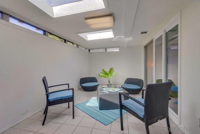 4402 Collwood Ln, San Diego CA: https://media.crmls.org/mediaz/5f4eb8ee-a24e-46e1-9256-85ffc1a5c83d.jpg