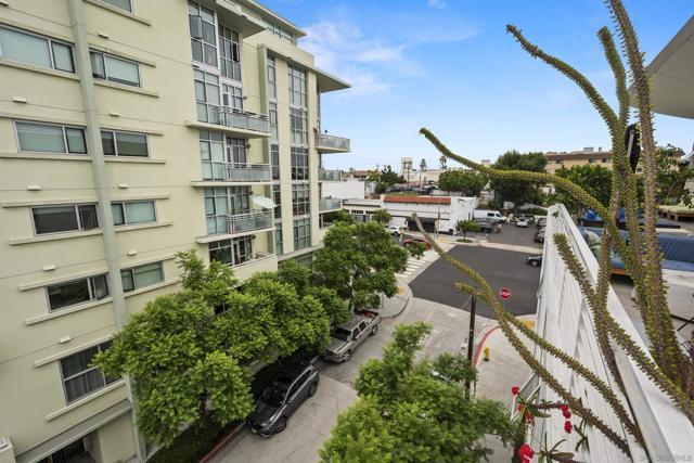 3788 Park Blvd, San Diego CA: https://media.crmls.org/mediaz/5f4f0978-2d37-4146-b0fb-15240dab2035.jpg