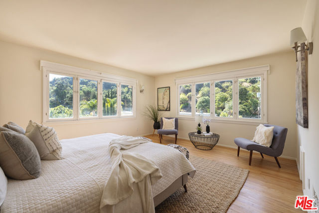 2136 Benedict Canyon Drive, Beverly Hills CA: https://media.crmls.org/mediaz/5f4f20d7-f642-4275-b41f-16c0743d3d36.jpg