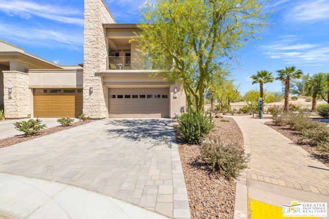504 Retreat Circle, Palm Desert CA: https://media.crmls.org/mediaz/5f4f7ee0-bbe5-45c3-89d5-34096a680508.jpg