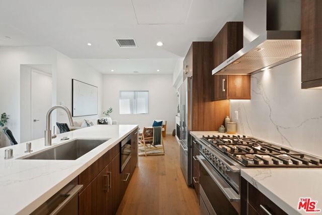 12614 Venice Boulevard, Los Angeles CA: https://media.crmls.org/mediaz/5f4f8385-6f46-4c49-bbf3-aa25b1305595.jpg