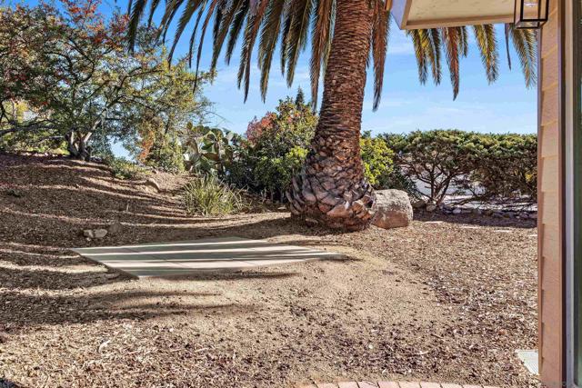 17111 Prado Pl, San Diego CA: https://media.crmls.org/mediaz/5f4f83b7-8ea5-4ddb-afd0-2de45bb8db6b.jpg