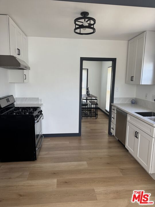 9829 S 7th Avenue, Inglewood CA: https://media.crmls.org/mediaz/5f4f9ed8-e9f3-4b18-b092-a6791af6d681.jpg