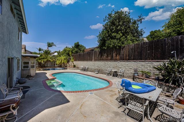 10129 E Glendon Cir, Santee CA: https://media.crmls.org/mediaz/5f4fc3dd-fcf8-4e28-8edb-27140ad48716.jpg