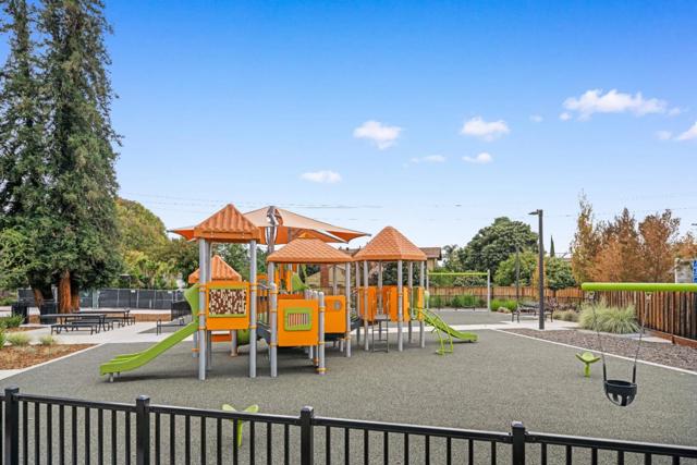 581 Yale Way, San Jose CA: https://media.crmls.org/mediaz/5f4fcad9-0a66-42da-b1c2-8a3237d2292c.jpg