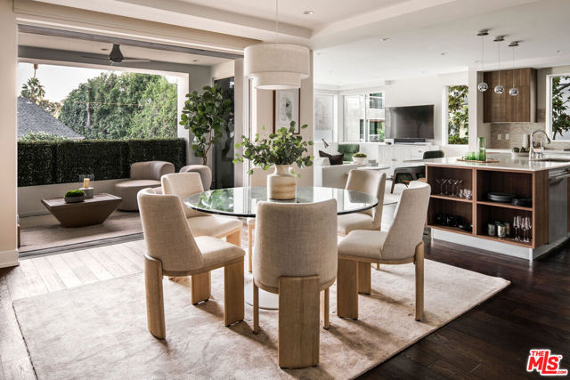 460 N Palm Drive, Beverly Hills CA: https://media.crmls.org/mediaz/5f4fefff-f66f-4f4b-87f1-0724773ca105.jpg