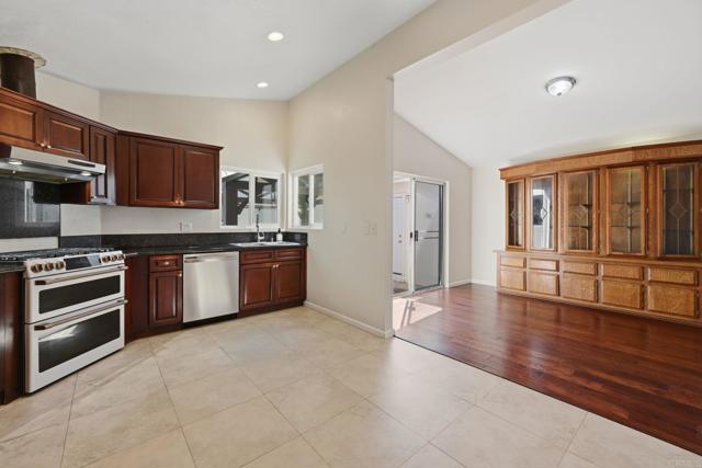 Detail Gallery Image 12 of 40 For 647 via Costa Rica, Vista,  CA 92081 - 3 Beds | 2 Baths