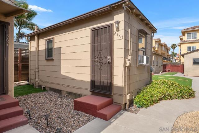 4365 Kansas, San Diego CA: https://media.crmls.org/mediaz/5f506c05-6e4a-43be-9272-668deb0df795.jpg