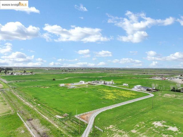 4985 Bixler Road, Byron CA: https://media.crmls.org/mediaz/5f50c0d7-da7c-40c9-ac7d-c7e2c374d956.jpg