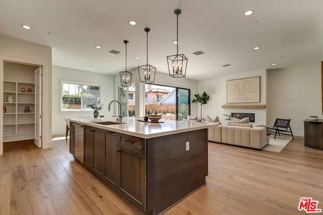 7733 Henefer Avenue, Los Angeles CA: https://media.crmls.org/mediaz/5f50d97b-becb-4b63-866c-e3cd5b656154.jpg
