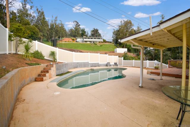 10957 VALLE VISTA ROAD, Lakeside CA: https://media.crmls.org/mediaz/5f5282b9-7564-407b-b561-81016e1a5765.jpg