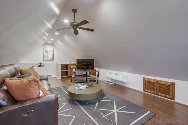 2543 Daisy Ln, Fallbrook CA: https://media.crmls.org/mediaz/5f52b553-8ba0-4e77-969d-80c1565436b6.jpg