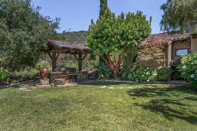 19557 Fortuna Del Este, Escondido CA: https://media.crmls.org/mediaz/5f52d2be-2689-454a-a8ec-23a089e2b207.jpg