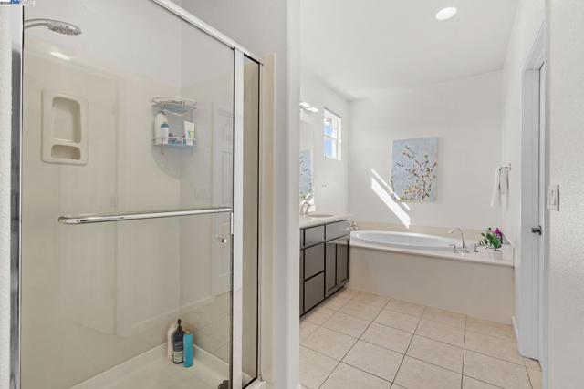 663 Falling Star Drive, Martinez CA: https://media.crmls.org/mediaz/5f52f405-5cd7-42a7-8693-1c970091d113.jpg