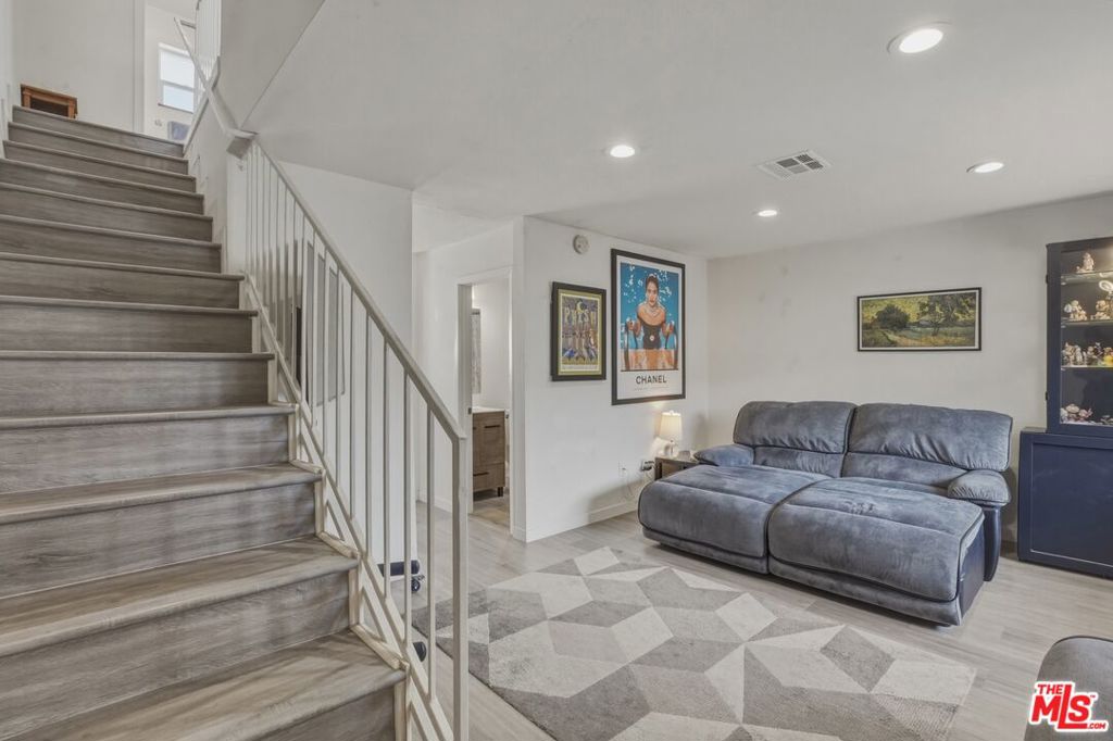 907 N Inglewood Avenue #1