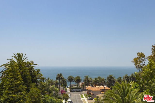 1230 Silvius Avenue, San Pedro CA: https://media.crmls.org/mediaz/5f54bc03-8577-4078-9d41-b4e1d0681d77.jpg