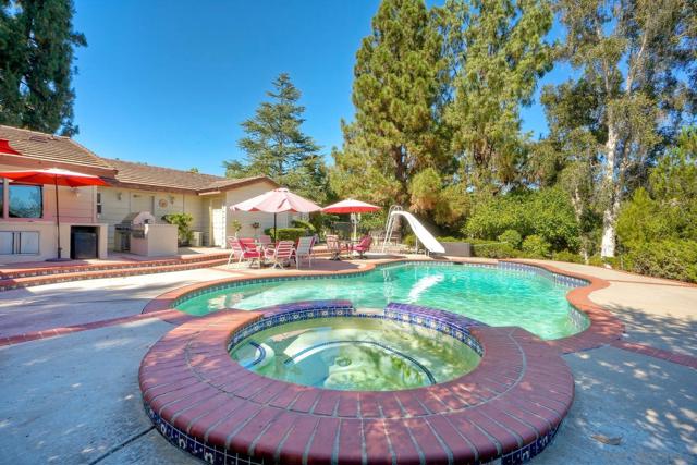 2183 Lundy Lake Dr, Escondido CA: https://media.crmls.org/mediaz/5f54f697-e4d9-4dd6-86a7-12efdda6c54a.jpg
