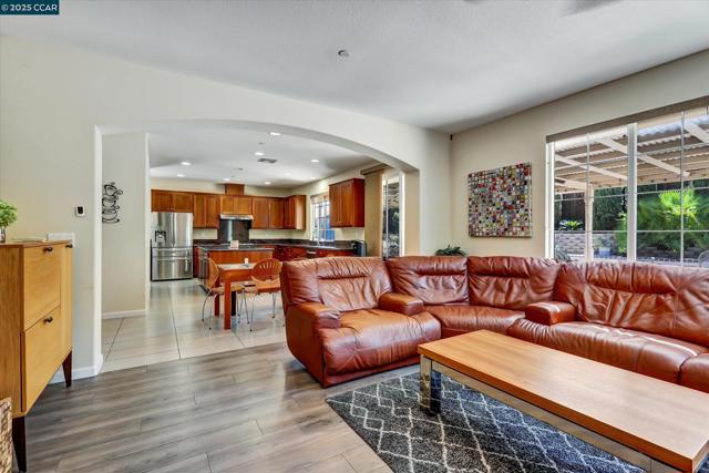 4007 Oak Knoll St, Antioch CA: https://media.crmls.org/mediaz/5f55680d-e464-407a-9872-a8e202567a84.jpg