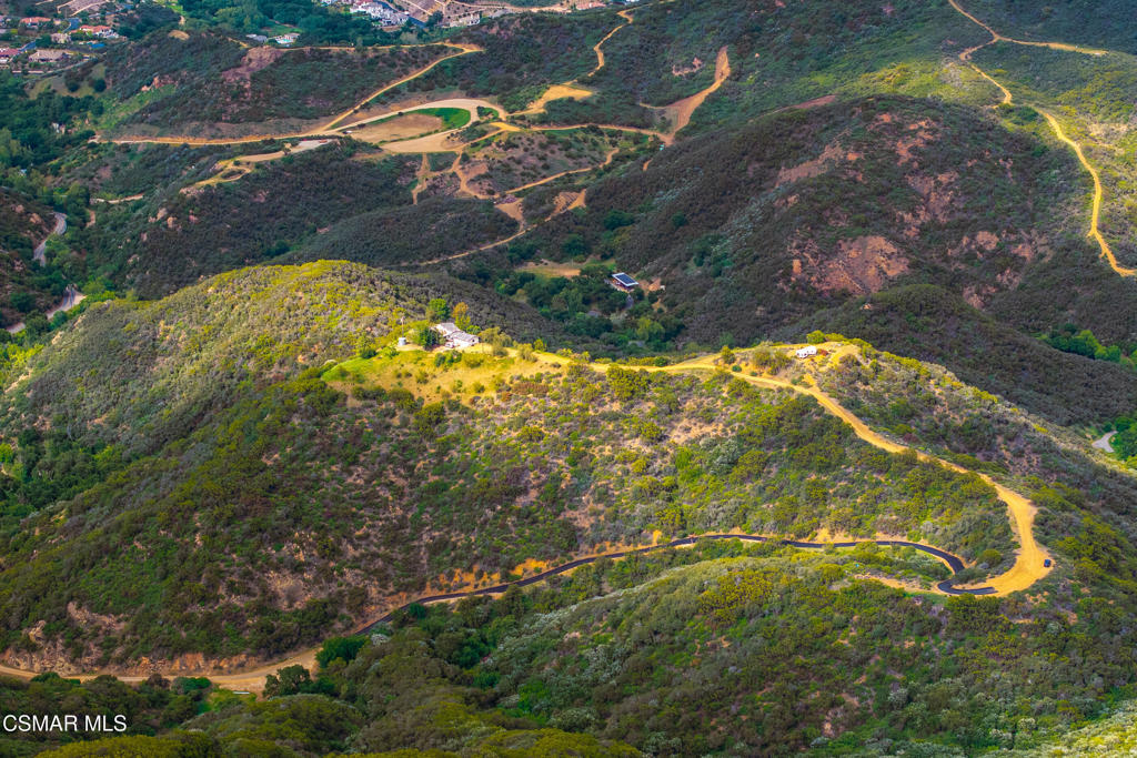 https://media.crmls.org/mediaz/5f556978-4644-4106-8f7a-b273bcc3e451.jpg?preset=X-Large
