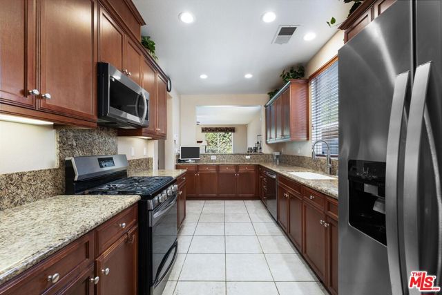 1514 Green Creek Trail, Beaumont CA: https://media.crmls.org/mediaz/5f559ce3-35d6-4e67-a289-5dccfc93c36e.jpg