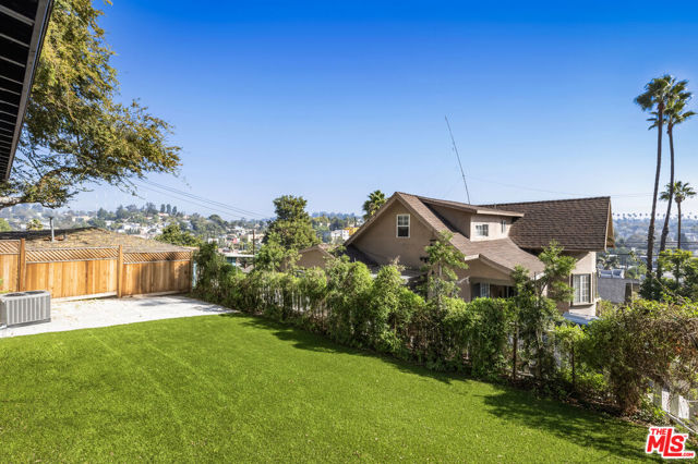 1402 Allesandro Street, Los Angeles CA: https://media.crmls.org/mediaz/5f55d761-5281-43ac-9c19-7da45eb419b9.jpg