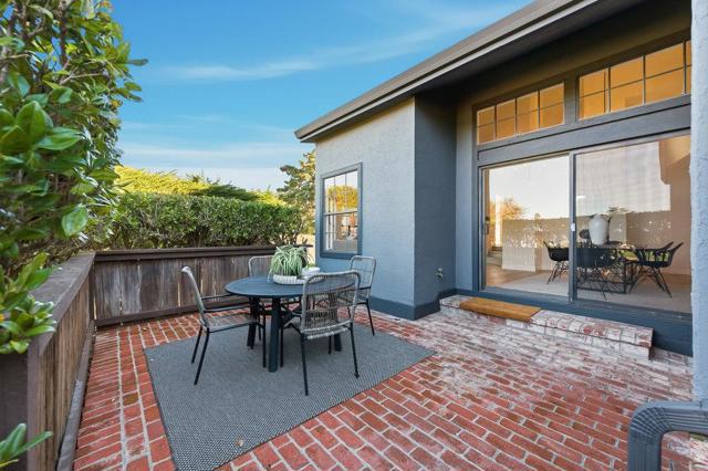 370 Burning Tree Court, Half Moon Bay CA: https://media.crmls.org/mediaz/5f563d25-b8a0-436e-a0f5-206274f6c352.jpg