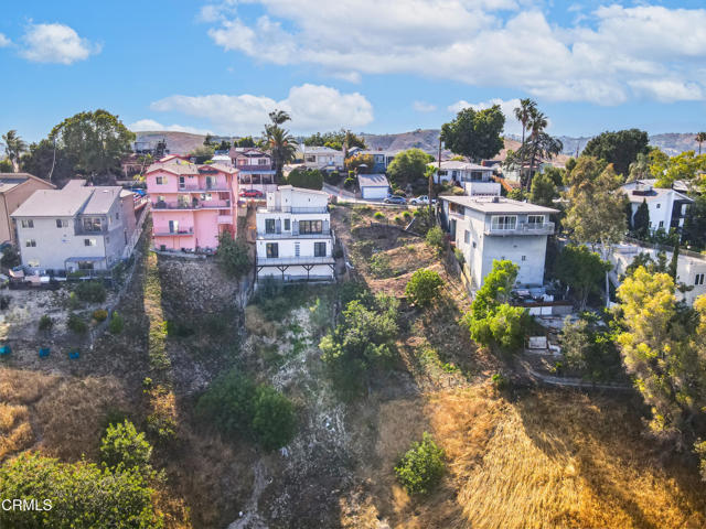 4936 La Calandria Way, Los Angeles CA: https://media.crmls.org/mediaz/5f56b860-4259-4065-be72-6ca00abf7309.jpg
