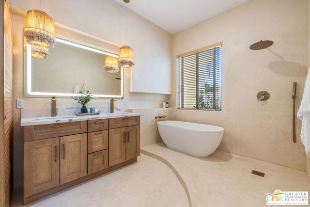 35871 Calle Raphael, Cathedral City CA: https://media.crmls.org/mediaz/5f56b874-43fa-4654-b872-44664cca2d0b.jpg