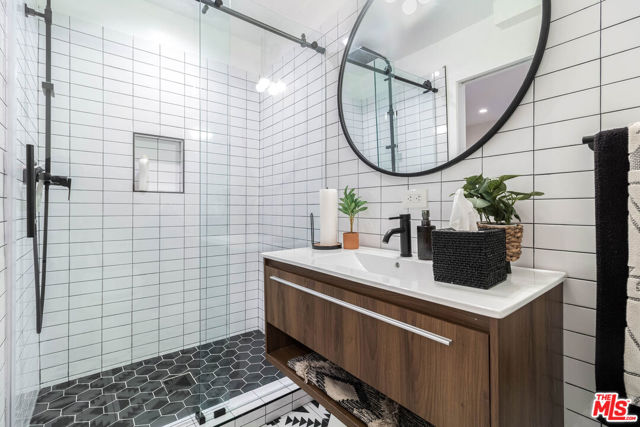 28374 Rey De Copas Lane, Malibu CA: https://media.crmls.org/mediaz/5f573c51-43c4-40f5-bb5d-c4bfd730b6f6.jpg
