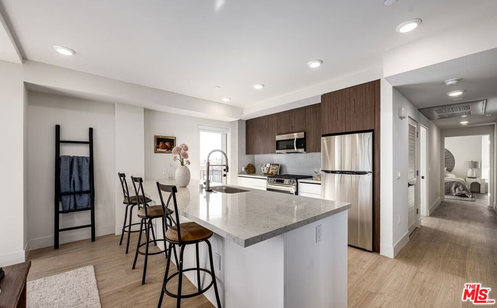 707 S Berendo Street #102