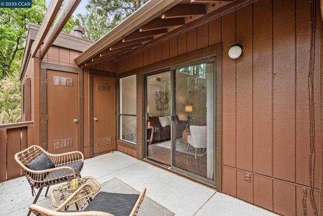 879 Camelback Pl, Pleasant Hill CA: https://media.crmls.org/mediaz/5f57f10d-fc36-433e-8454-3d3d9d865236.jpg