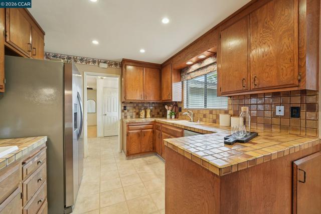 Image 17 of 44 For 34 Sherwood Ct