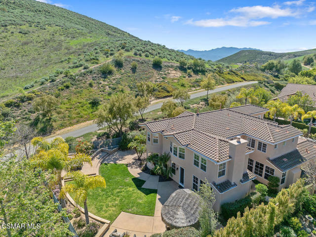3034 Heavenly Ridge Street, Thousand Oaks CA: https://media.crmls.org/mediaz/5f58afe5-fbf6-400c-a3ac-06c89034654a.jpg