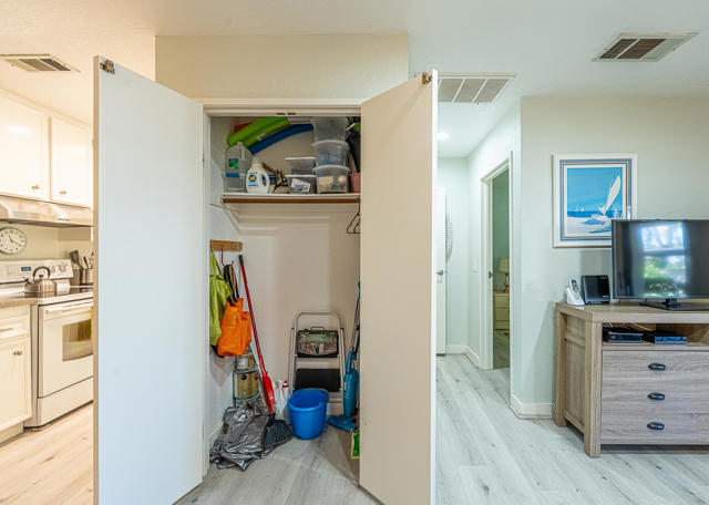 2820 N Arcadia Court, Palm Springs CA: https://media.crmls.org/mediaz/5f58d367-6ddf-42b1-b303-a06e0f2fdaac.jpg