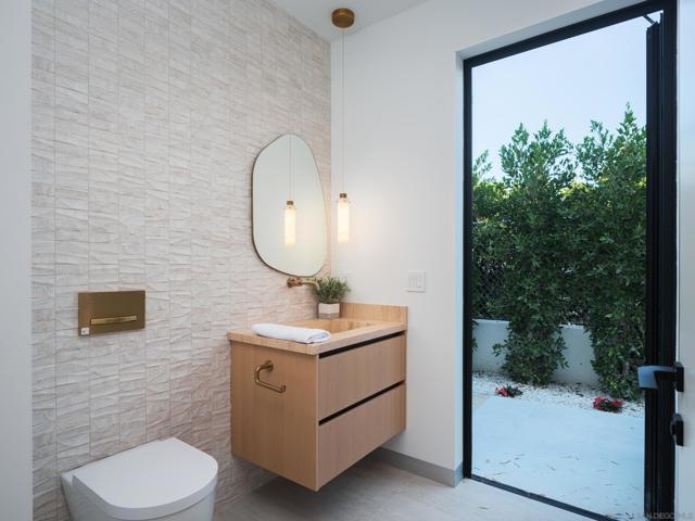 6283 La Jolla Scenic Drive S, San Diego CA: https://media.crmls.org/mediaz/5f59478e-f9d3-4d65-8516-939330d613fb.jpg