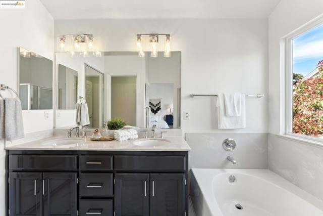 102 Waterview Dr, Richmond CA: https://media.crmls.org/mediaz/5f598d5f-3c9a-4201-b190-1987bbef7e11.jpg