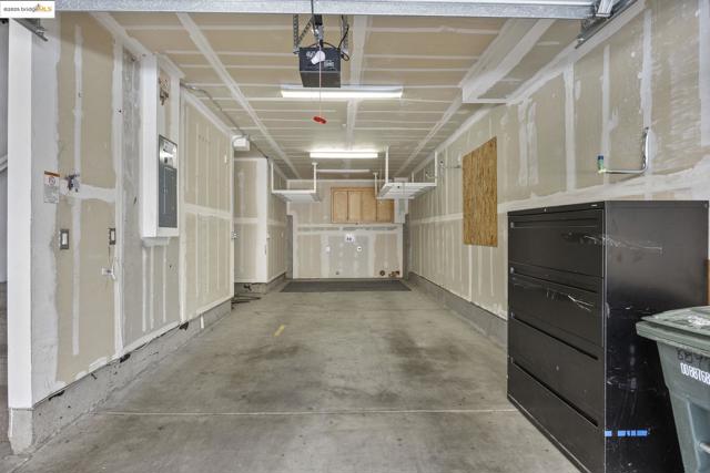 8892 Bellina Commons, Dublin CA: https://media.crmls.org/mediaz/5f5a3f82-8e7c-4156-ba53-902248d2e64e.jpg