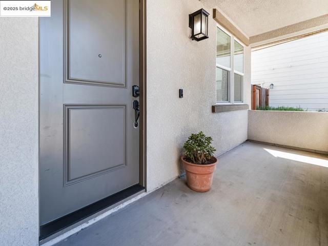 270 Guthrie Lane, Brentwood CA: https://media.crmls.org/mediaz/5f5b304f-503b-4337-b1f5-900ec56071d4.jpg