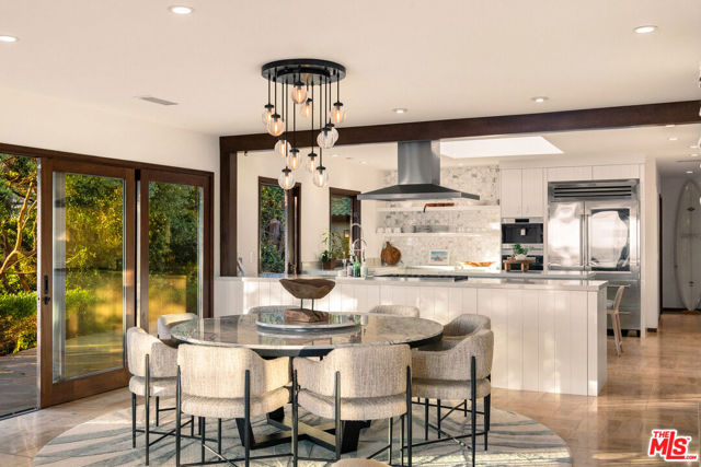 7221 Birdview Avenue, Malibu CA: https://media.crmls.org/mediaz/5f5b3d7a-4caa-42dd-b500-adcb51738204.jpg