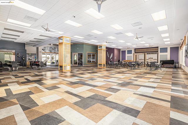 452 Tayberry Ln, Brentwood CA: https://media.crmls.org/mediaz/5f5b65d3-4281-446a-911f-4ff72fe02c76.jpg