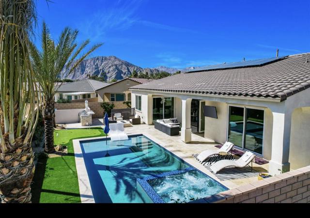 51720 Marquis Lane, La Quinta CA: https://media.crmls.org/mediaz/5f5b8968-5ed7-41f0-a57f-aad6bd344c3a.jpg