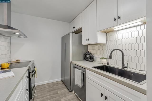 2200 Laguna Cir, Concord CA: https://media.crmls.org/mediaz/5f5bacd9-b2d2-4faf-8b65-61da354856e7.jpg