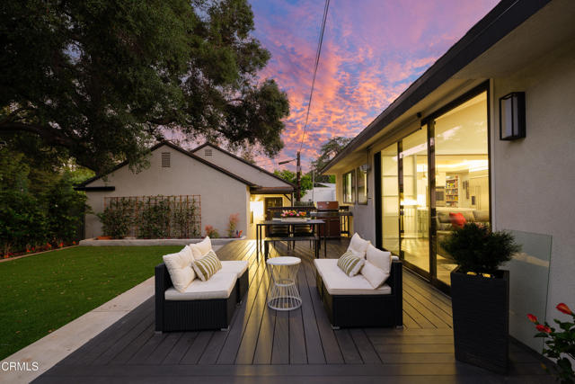 4428 Oakwood Avenue, La Canada Flintridge CA: https://media.crmls.org/mediaz/5f5c1080-6819-42d3-a639-ea266d3becc4.jpg